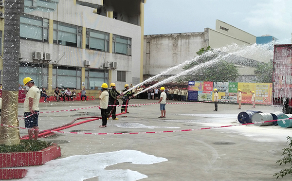 消防中隊(duì)滅火現(xiàn)場(chǎng)