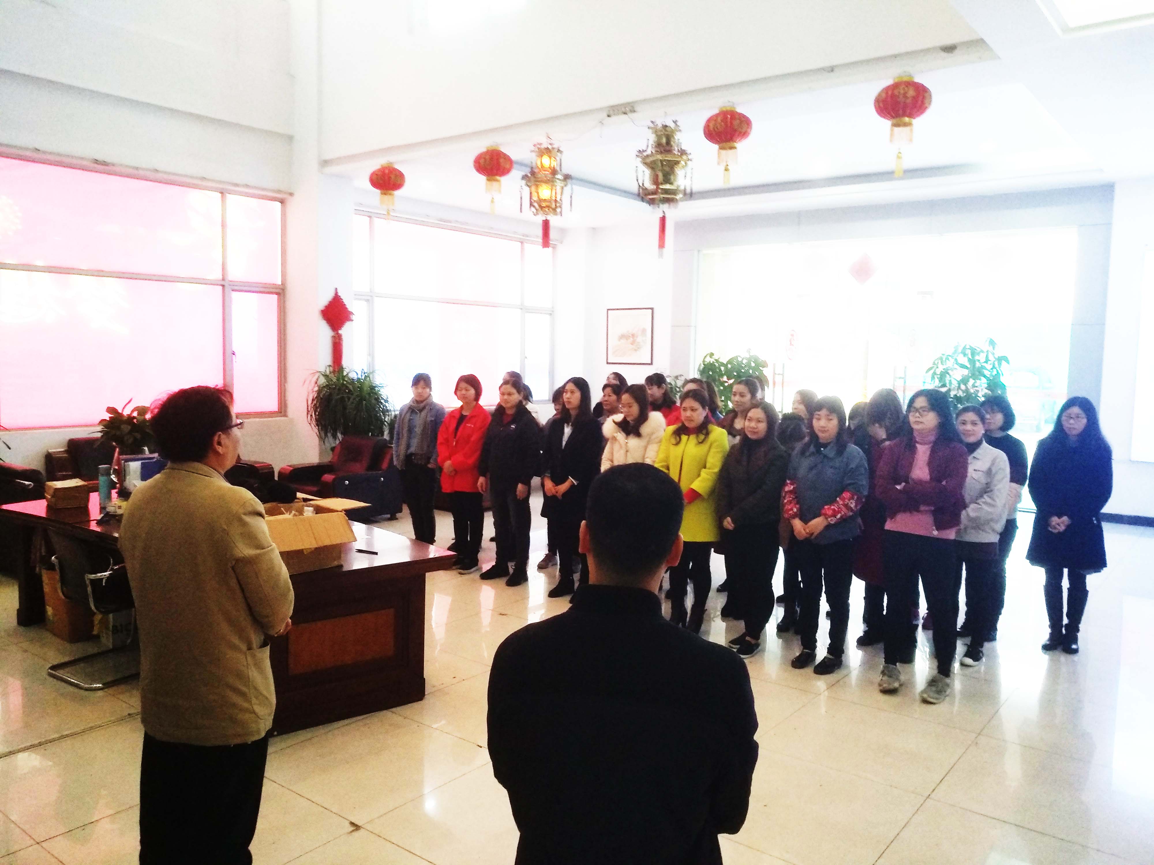 女神節(jié),明邦化工為全體女職工發(fā)放溫馨福利!